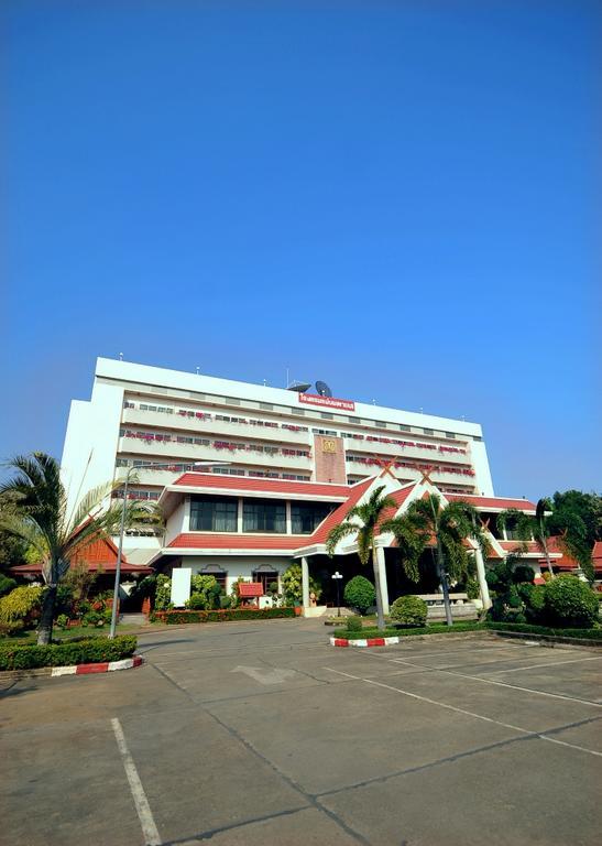 Maeyom Palace Hotel Phrae Exterior photo
