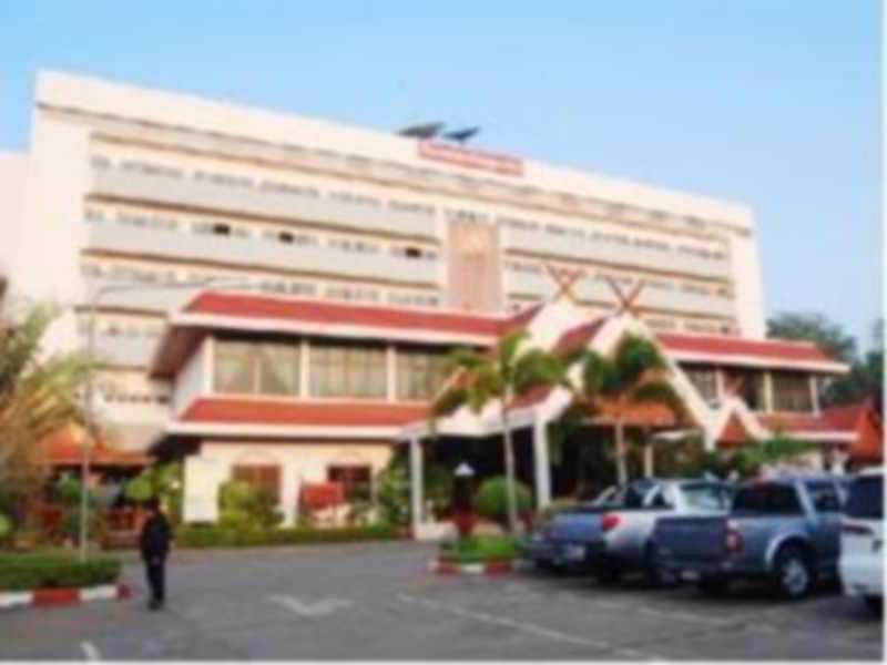 Maeyom Palace Hotel Phrae Exterior photo