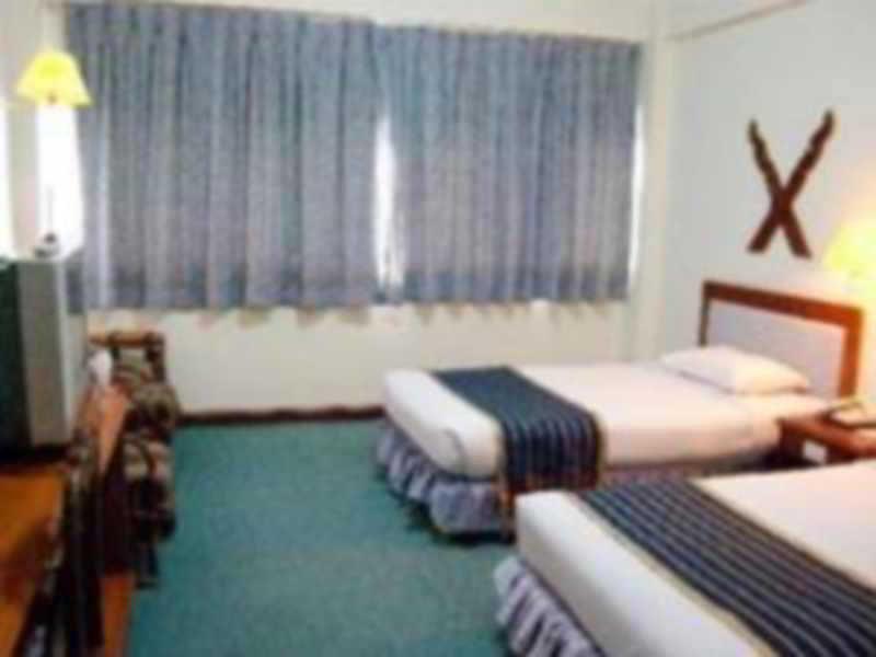 Maeyom Palace Hotel Phrae Exterior photo
