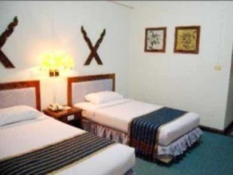 Maeyom Palace Hotel Phrae Exterior photo