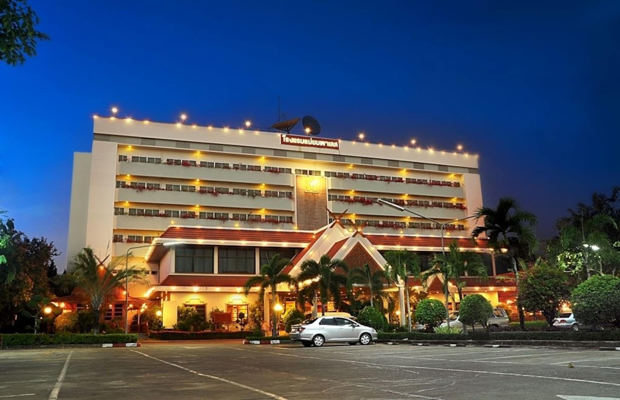 Maeyom Palace Hotel Phrae Exterior photo